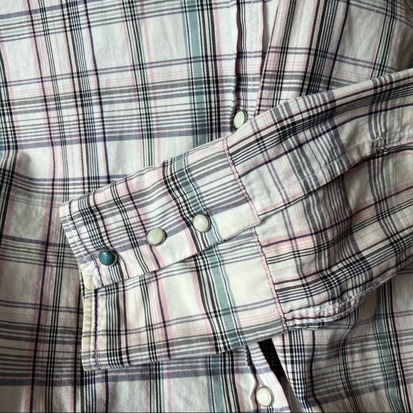 Levi’s Button Down Embroidered Shirt - Picture 6 of 8